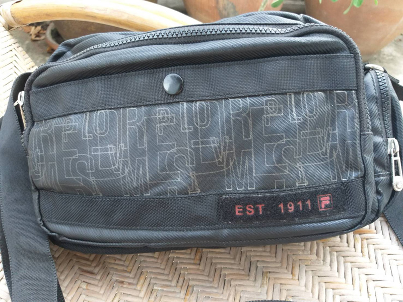 กระเป๋าสะพาย FILA แท้ สวยมาก ช่องเยอะ