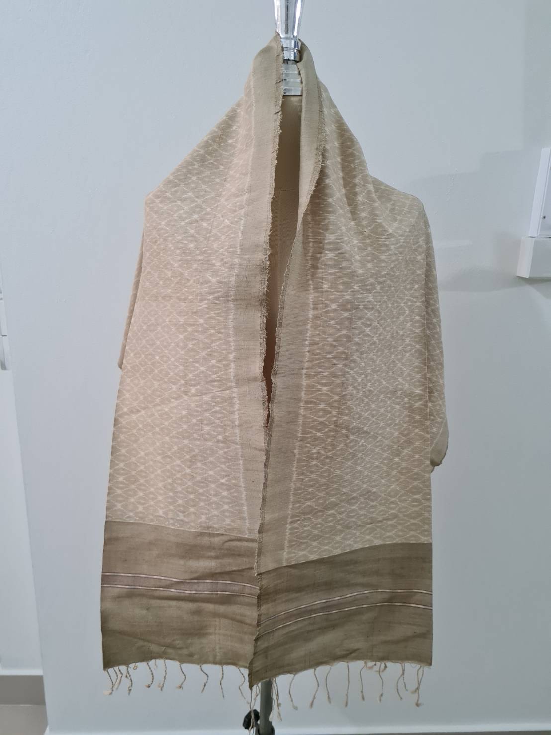 ผ้าพันคอ ผ้าคลุมไหล่ ผ้า silk สวยมาก (ของใหม่)