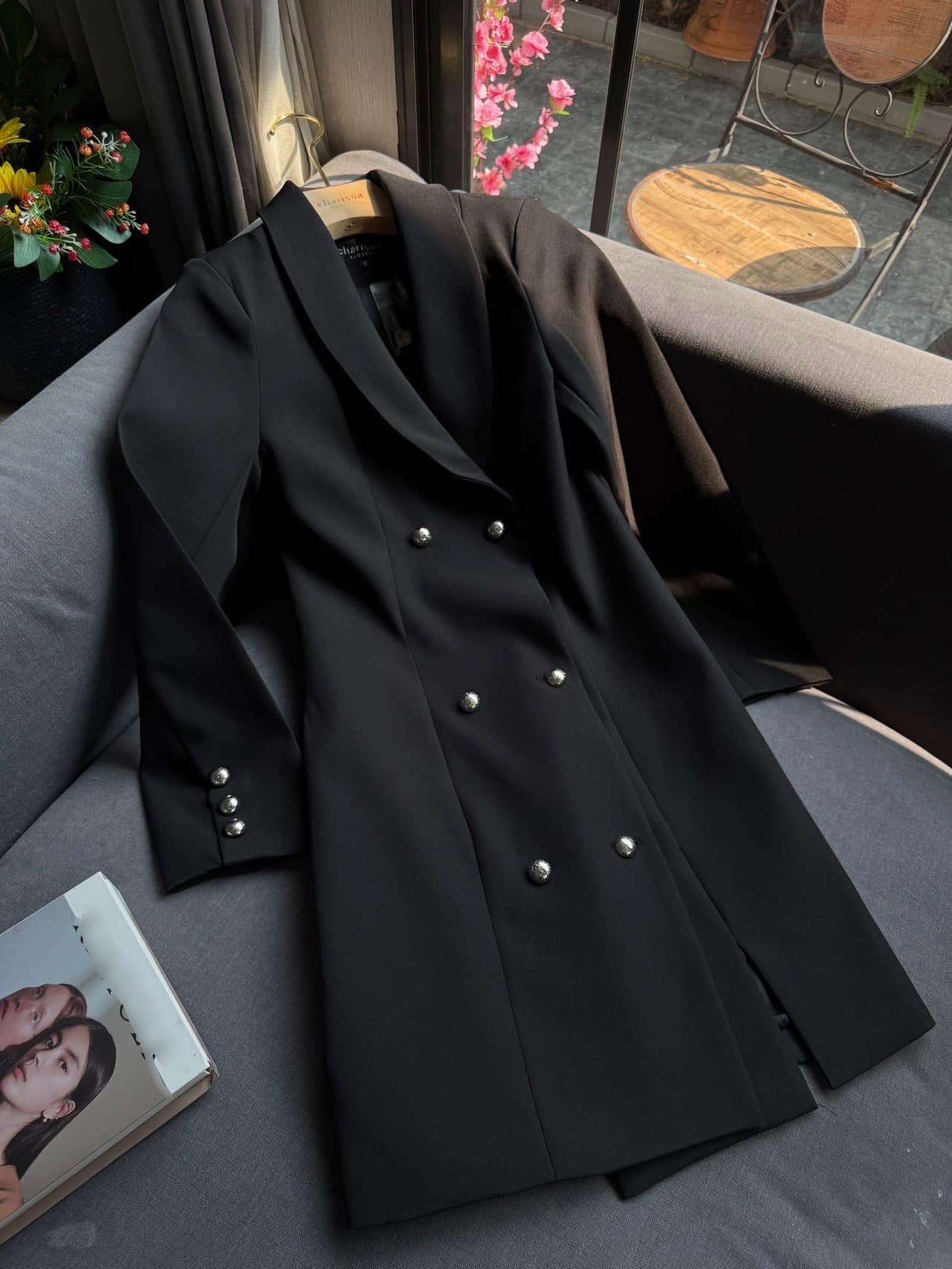 เดรสสูทอีกรุ่นที่แนะนำมาก ใส่ออกมาสวยเรียบหรูมากค่ะ เนื้อผ้าดี มีซับในทั้งชุด ใส่สบาย : สินค้าคุณภาพ (พร้อมส่ง)