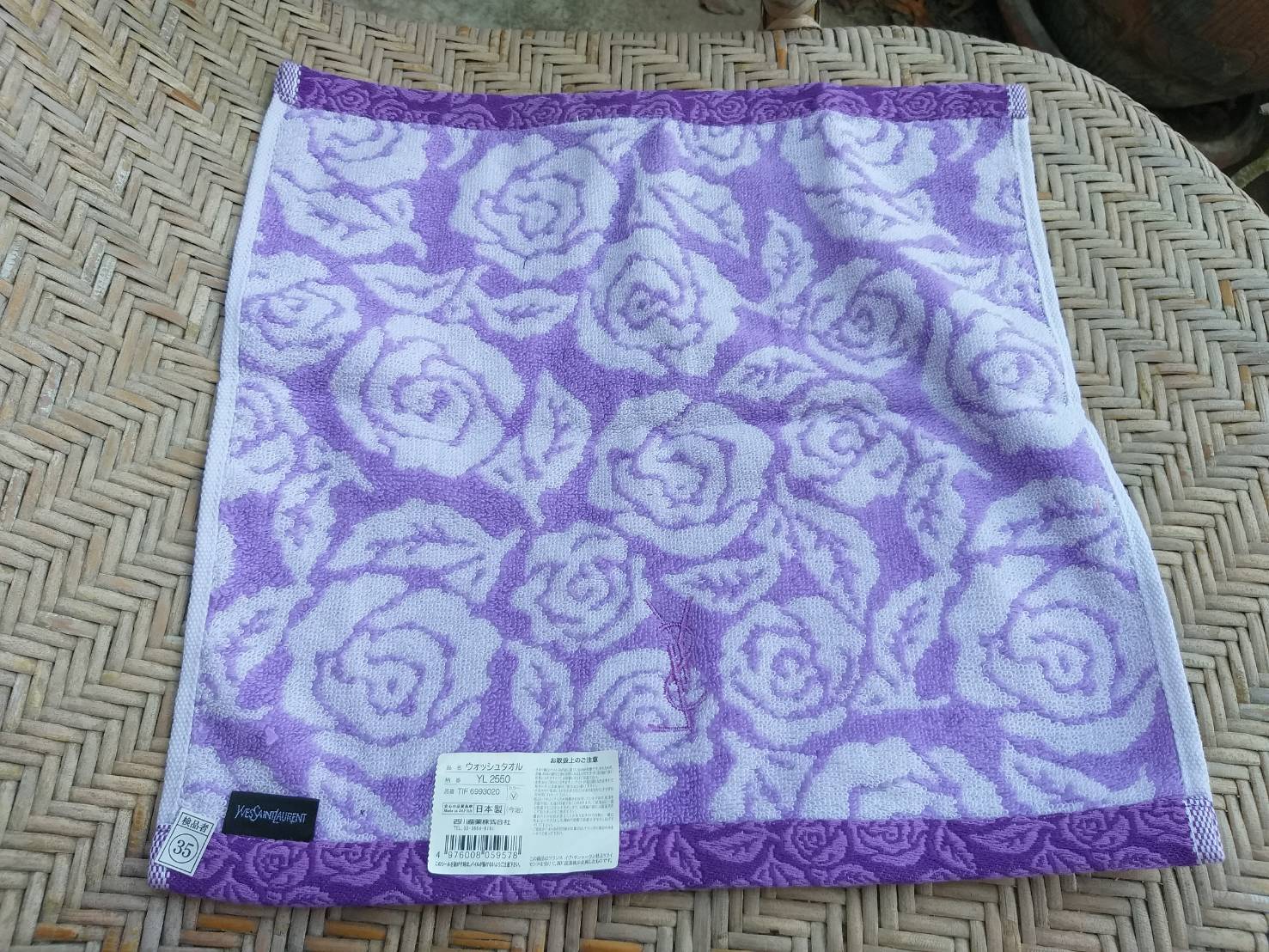 ผ้าขนหนูเช็ดหน้า YvesSaintLaurent สวยมาก