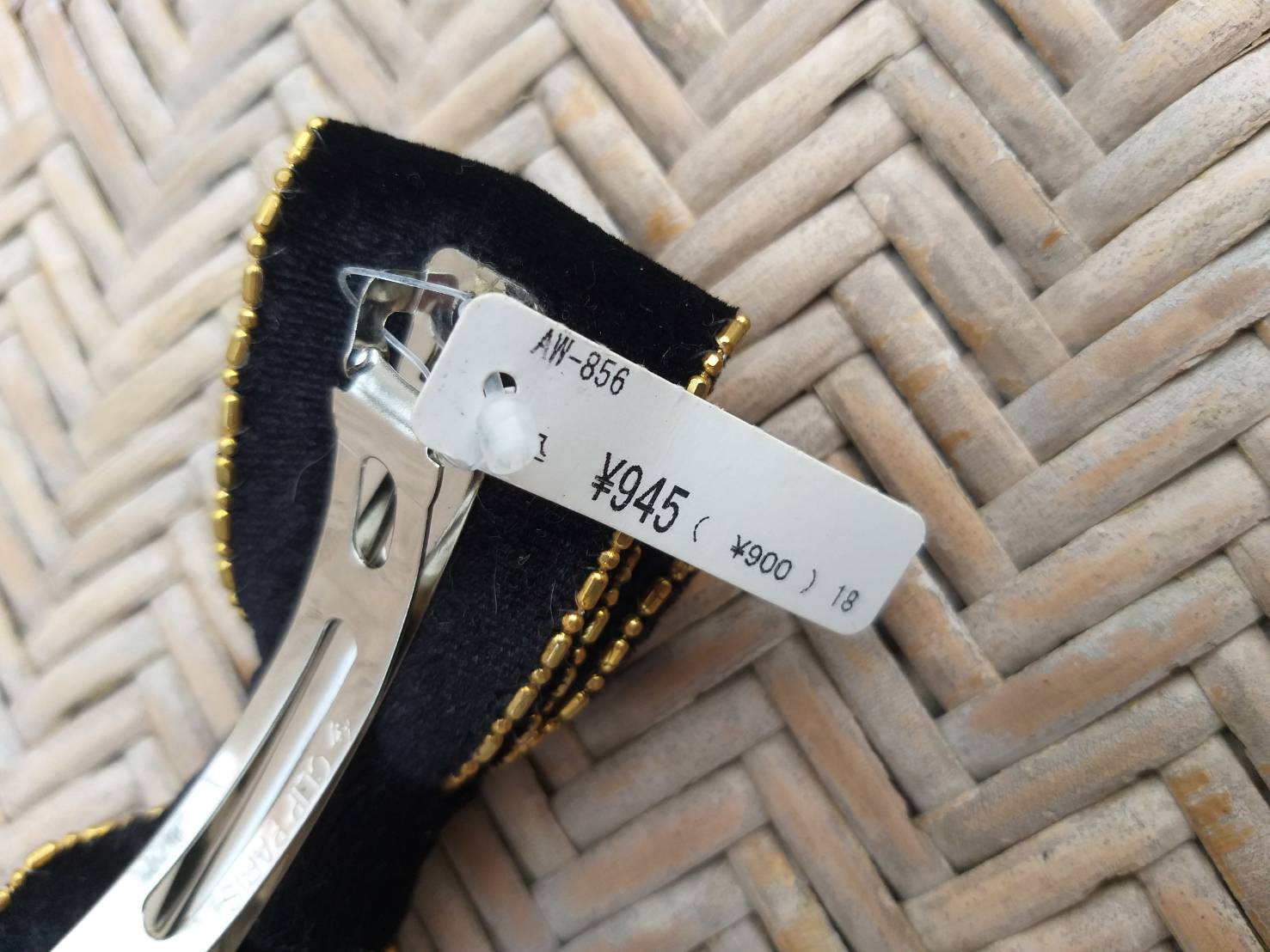 กิ๊บติดผมผ้าลูกฟูกติดเลื่อม หรูๆ (ของใหม่)