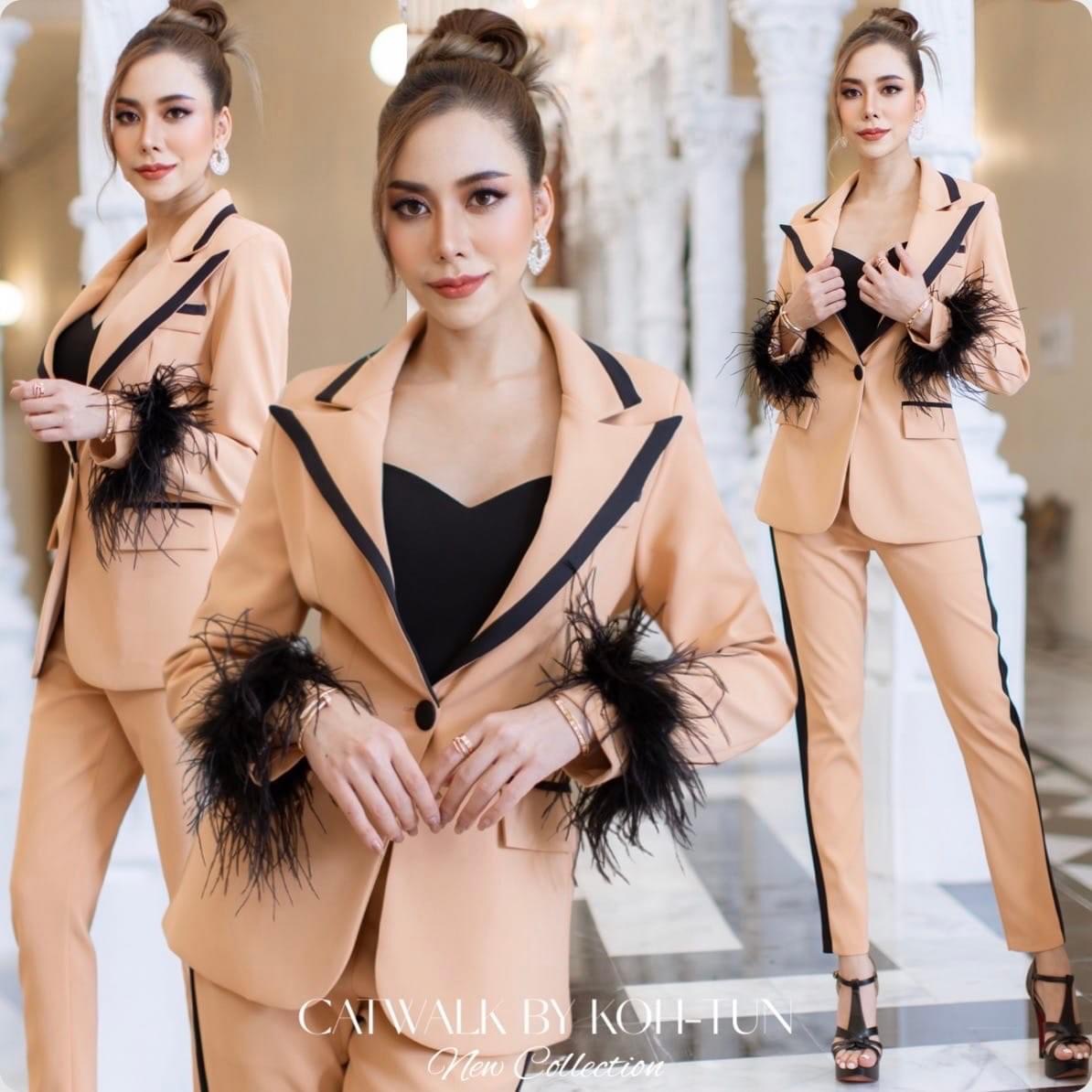 เซตBLAZERทูโทนแต่งขนนกแขน (ถอนได้)เนื้อผ้าเกรดเอ เนื้อนุ่มทิ้งตัว ตัวBLAZERเป็นทรงเข้ารูป แต่งขอบปกและขอบกระเป๋า คู่กับกางเกงเอวสูงขายาว ทรงขากระบอกเล็ก สินค้าคุณภาพ (พร้อมส่ง)