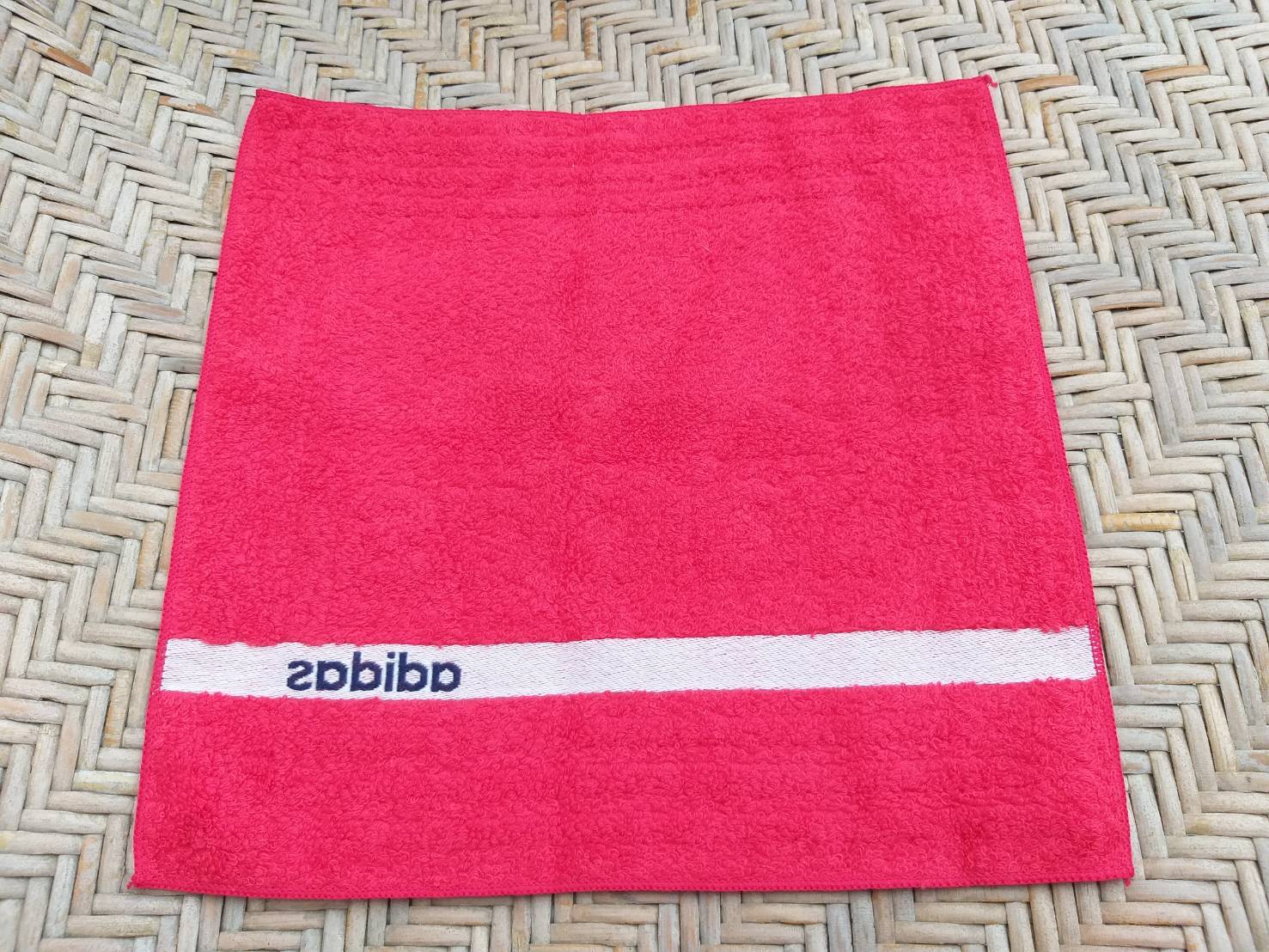 ผ้าขนหนูเช็ดหน้า adidas