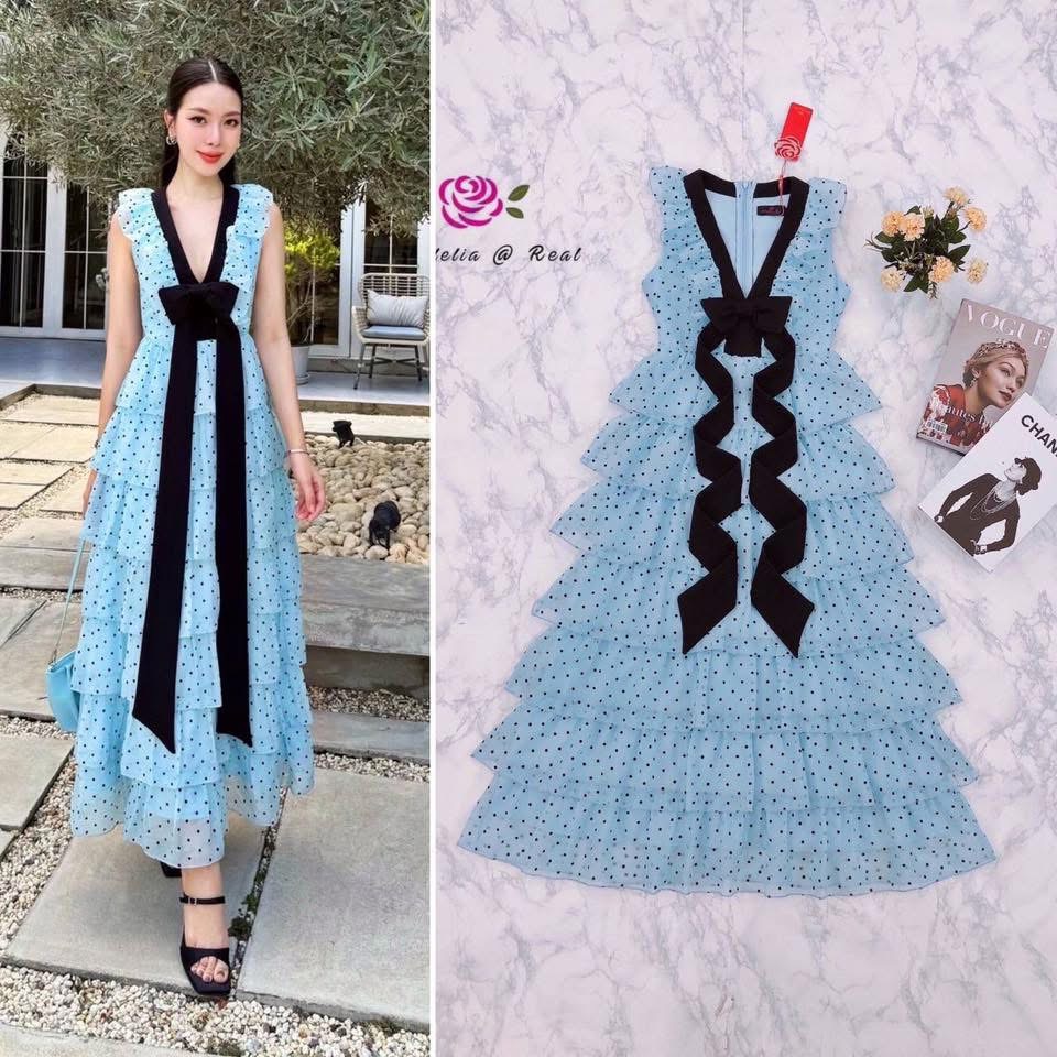 เดรสตัวยาว แขนกุด เนื้อผ้าลายจุด อกเย็บโบว์สีดำ ซิปหลัง ตัวเดรสเย็บระบายเป็นชั้นๆทั้งชุด ใส่สบาย : สินค้าคุณภาพ (พร้อมส่ง)