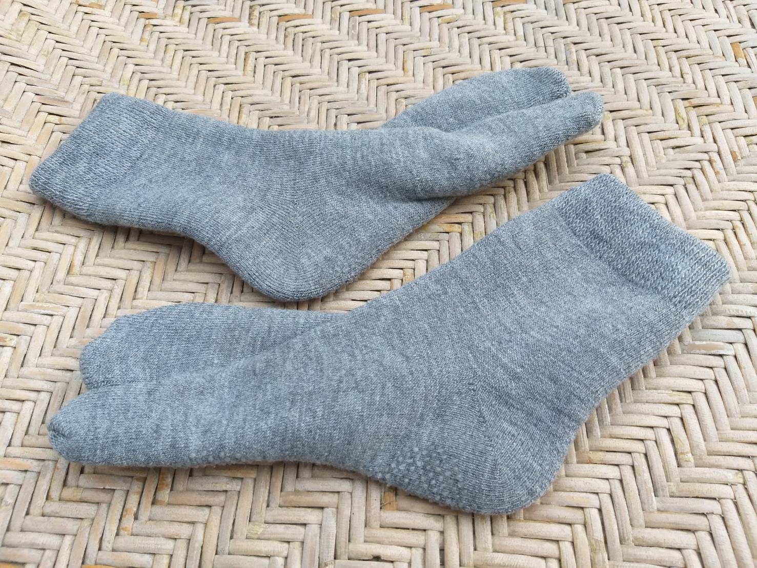 ถุงเท้าทะบิ จากญี่ปุ่น เนื้อหนาใส่ อุ่นมาก