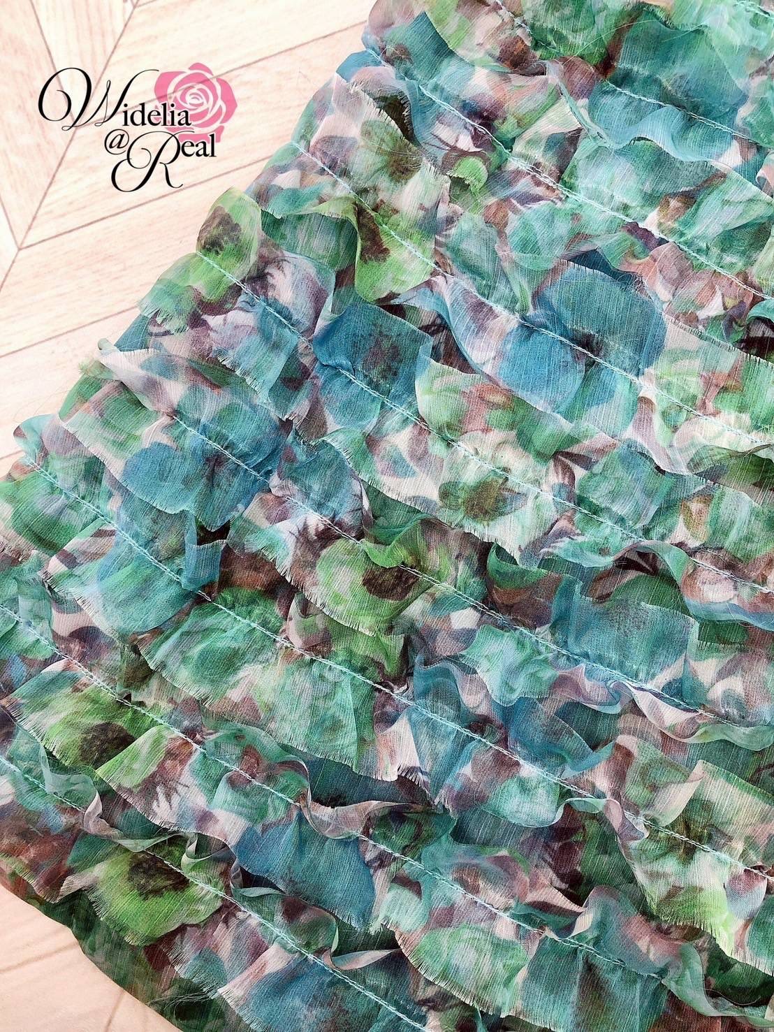 Dress เดรสทรงเข้ารูป แขนกุด อกเย็บเพชรและเย็บไข่มุกเป็นรูปโบว์ อกมีฟองน้ำ ซิปหลัง เนื้อผ้าซิลค์เย็บระบายเป็นชั้นๆมาทั้งตัว ผ้าหนา ไม่บาง ผ้าดีมาก ใส่สบายผิวมาก รุ่นนี้คั ใส่สบาย : สินค้าคุณภาพ (พร้อมส่ง)