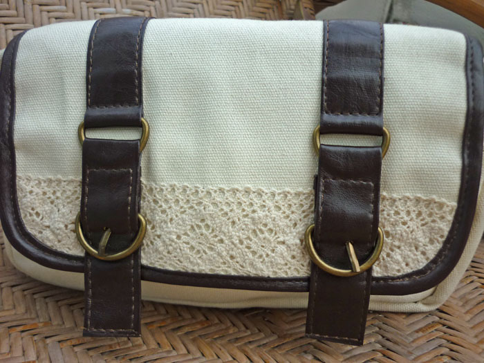 กระเป๋าคาดเอว แต่งลูกไม้หวานๆ /ของใหม่/