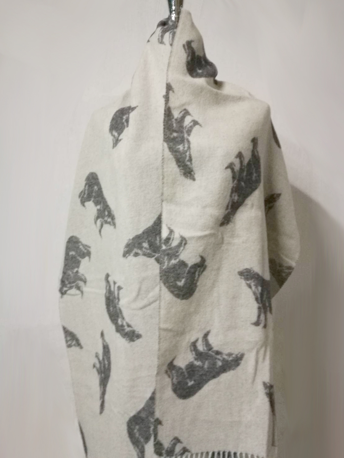 ผ้าพันคอผืนใหญ่ ลายหมีขั้วโลก สวยมาก อุ่นติดลบ (ของใหม่)