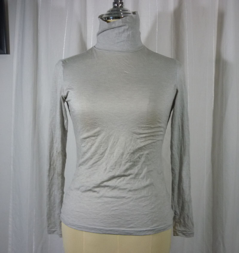 เสื้อฮีทเทคหญิง สีเทา Uniqlo heattech Sz S-M