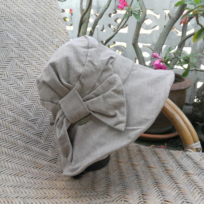 หมวกปีกกว้าง คุณนายค่ะใบนี้ ติดโบว์หวานๆ