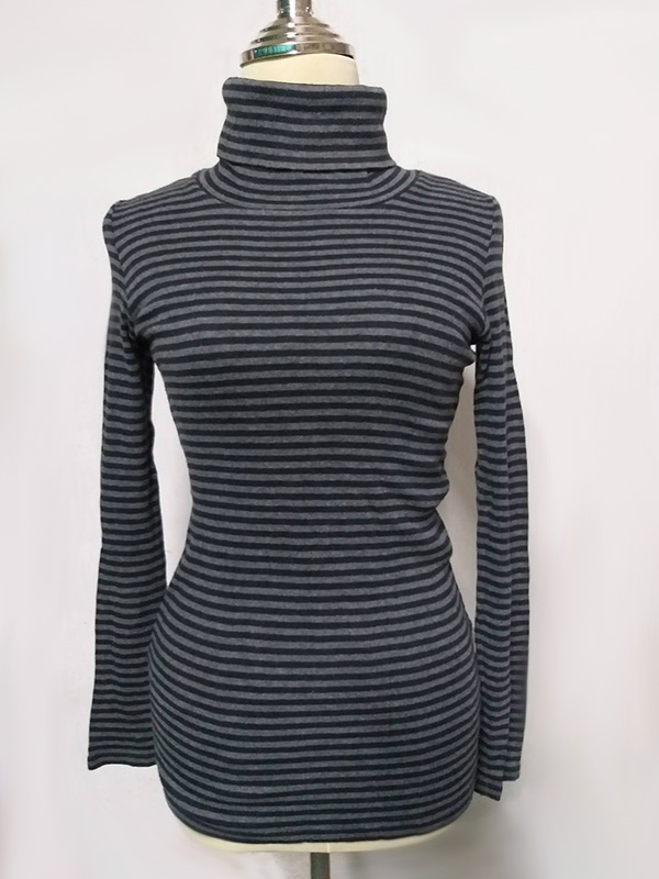 เสื้อคอเต่า Uniqlo ไซด์ S-M ผ้ายืดหยุ่นดีมาก