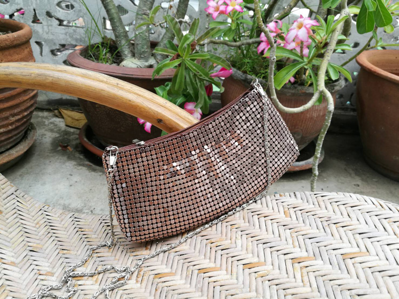 กระเป๋าเกล็ดโลหะ กระเป๋าออกงาน สวยมากกก (ของใหม่)