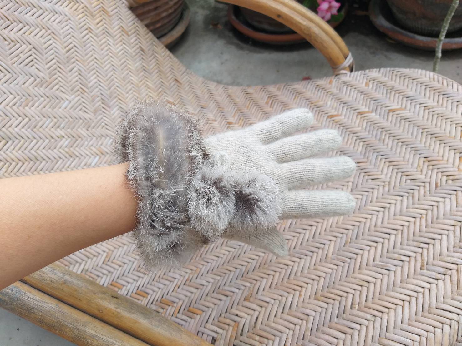 ถุงมือไหมพรมขนสัตว์ แต่งเฟอร์กระต่ายแท้ (ของใหม่)