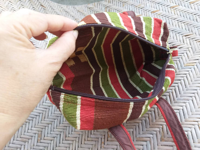 กระเป๋าผ้าทอเนื้อหนาสีสวย ทรงกล่องน่ารักมาก