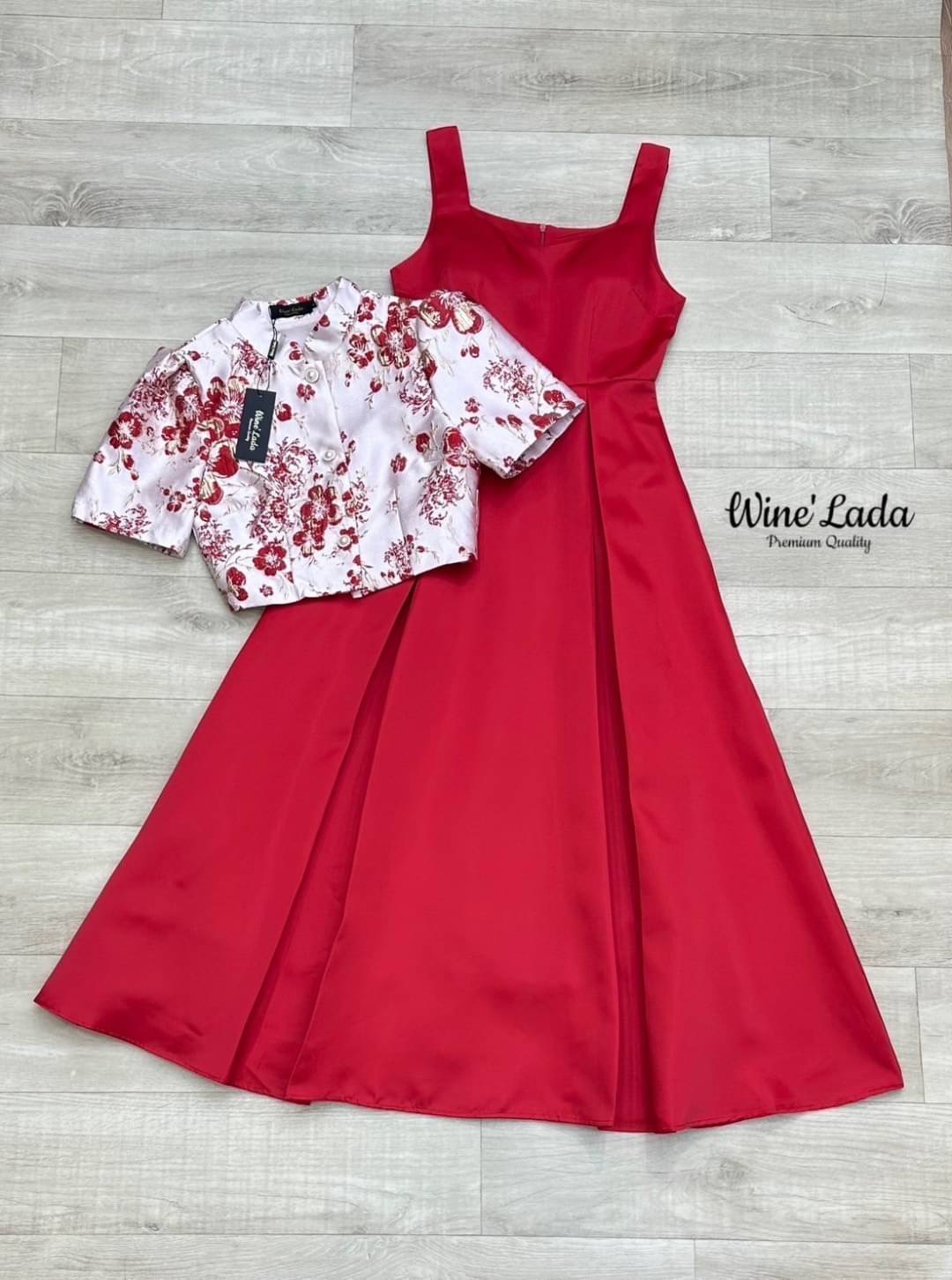 Set 2 Pcs. เดรสแขนกุดผ้าพื้นสีเขียวเรียกทรัพย์ฉ่ำๆ มาพร้อมเสื้อคลุมผ้าทอลายดอกสีเข้าเซ็ท เซ็ทนี้คุ้มมาก ตัวเดรสเป็นผ้าพริ้วทิ้งตัวเนื้อผ้าใส่สบาย ทรงสวยมากค่ะ ใส่สบาย : สินค้าคุณภาพ (พร้อมส่ง)