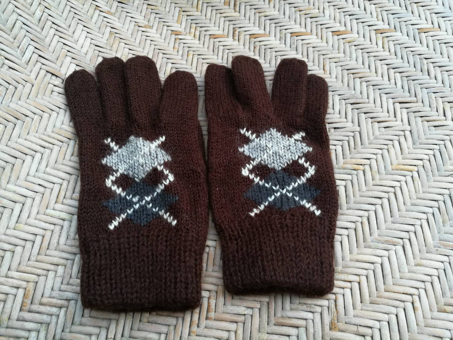 ถุงมือไหมพรมขนสัตว์ (ของใหม่)