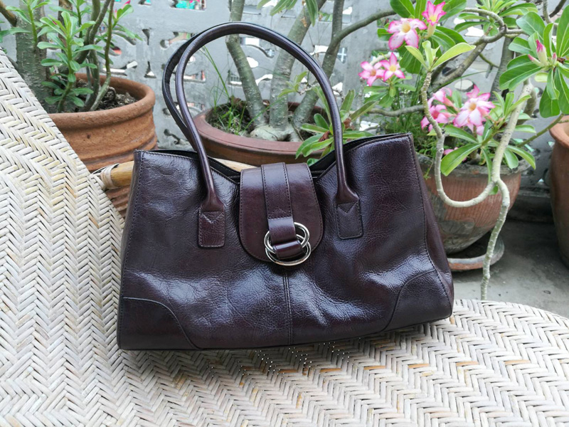 กระเป๋าหนังแท้ Genuine leather with man made trim