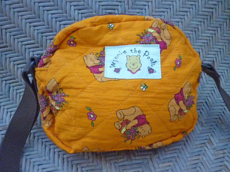 กระเป๋า Pooh ลิขสิทธิ์แท้จากญี่ปุ่น ใบน้อยๆ น่ารักมาก