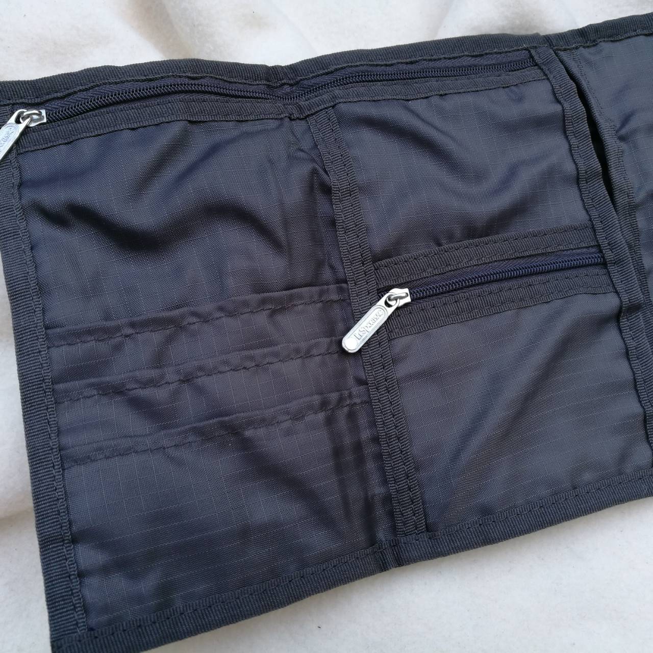 กระเป๋าสตางค์ห้อยคอได้ LESPORTSAC /ของใหม่/