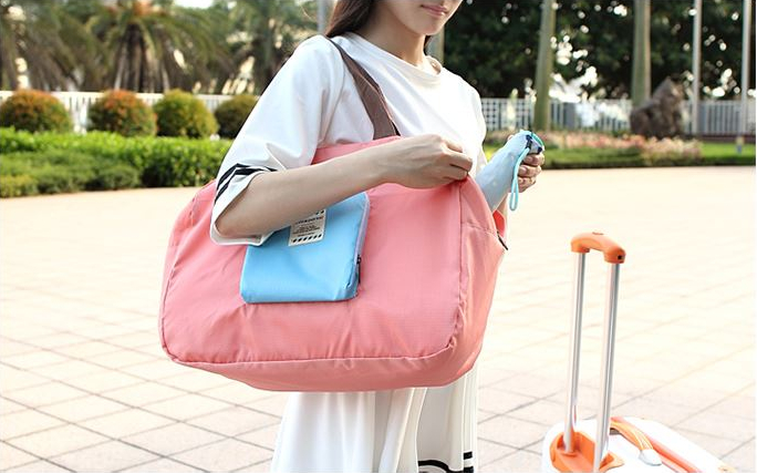 กระเป๋าช้อปปิ้งพับเก็บได้ ผ้าหนา สีสันสดใส ผลิตจากโพลีเอสเตอร์กันน้ำ คุ้มค่า (Foldable Duffle Bag for Travel)