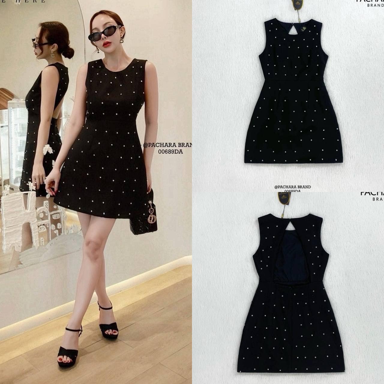 เดรสสั้นแขนกุดสีดำ แต่งเว้าโชว์ด้านหลัง ปักเพชรคริสตัลทั้งชุด สินค้าคุณภาพ (พร้อมส่ง)