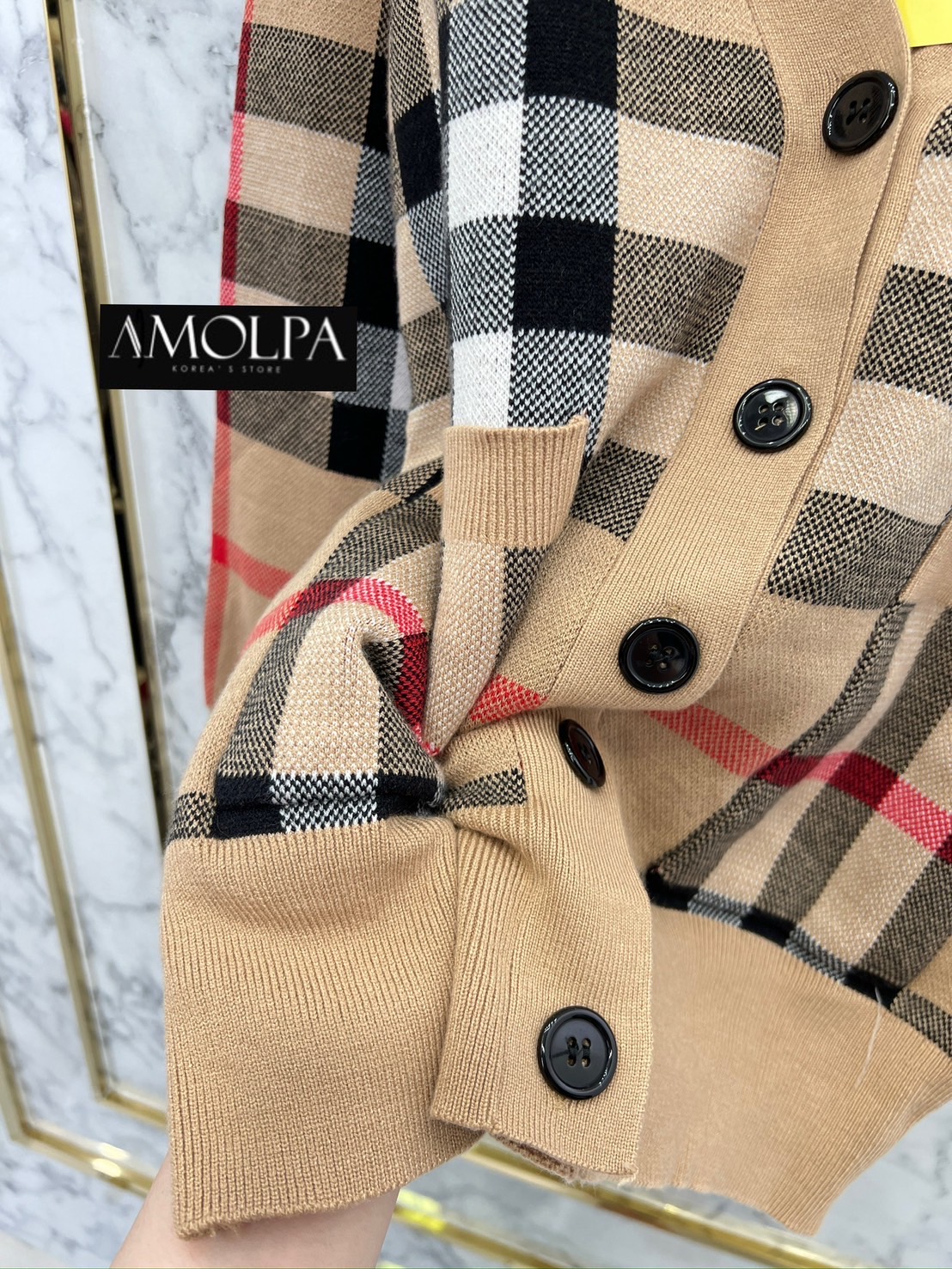 CARDIGAN BURBERRY KNIT เนื้อผ้าดีม๊ากกกก ผ้าใส่สบายมากกกก ห้ามพลาดเลยนะคะ ใส่สบายสุดๆ : สินค้าคุณภาพ (พร้อมส่ง)