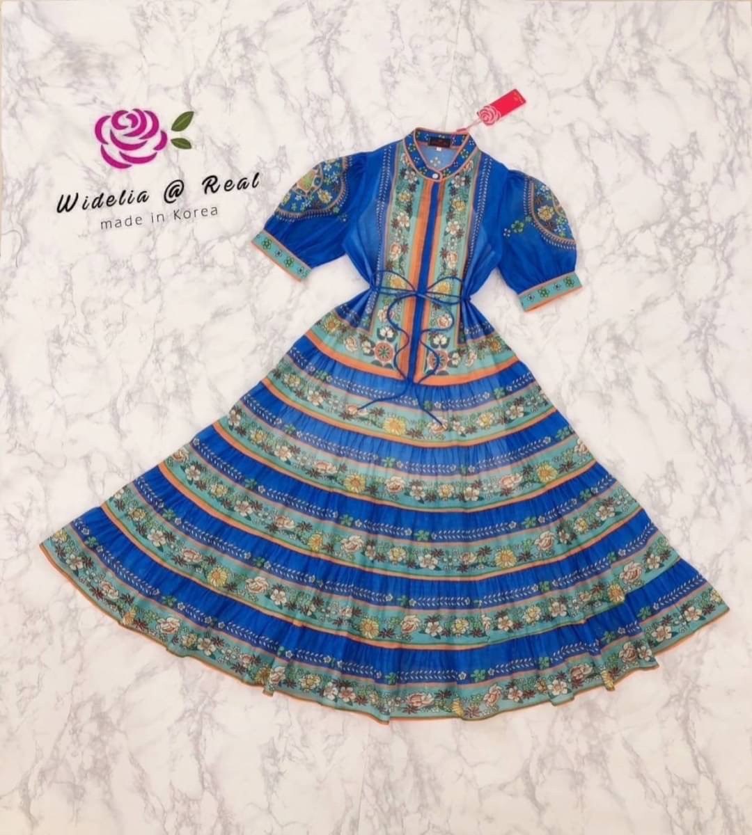 Dress :: เดรสตัวยาวสวยทรงดี คอปีนเก๋ ด้านหน้ากระดุมเรียงเม็ดเป็นแนวสวย เอวมาพร้อมเข็มขัดคาดเอวเพิ่มความกระชับ สินค้าคุณภาพ (พร้อมส่ง)