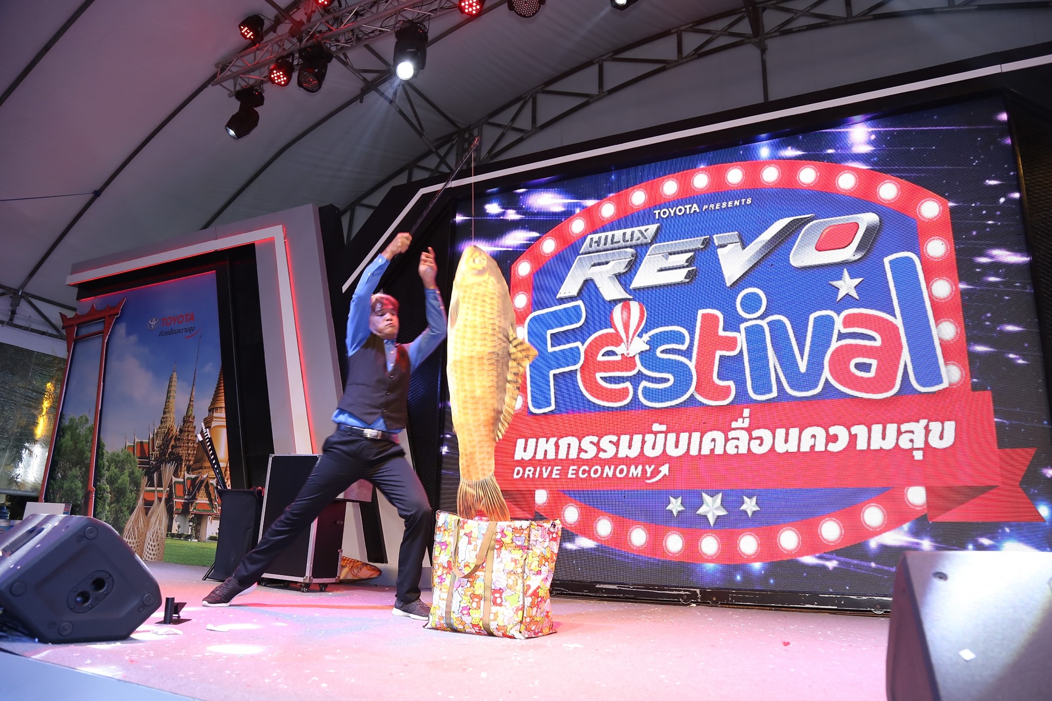 Balloon Man บอลลูนแมน โชว์ลูกโป่งยักษ์ การแสดง โชว์ "งาน HILUX REVO FESTIVAL 2020" 05/11/2563