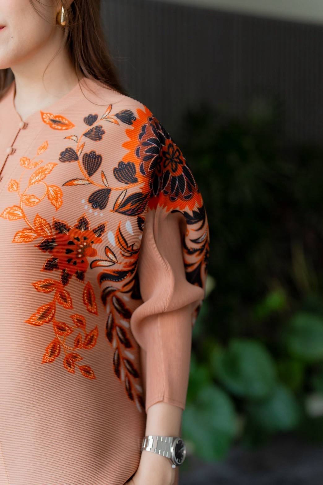 เสื้ออัดพลีทเนื้อดี งาน AA Premium แบบงานแบรนด์ สไตล์มาดาม สวย เรียบหรู ใส่สบาย : สินค้าคุณภาพ (พร้อมส่ง)