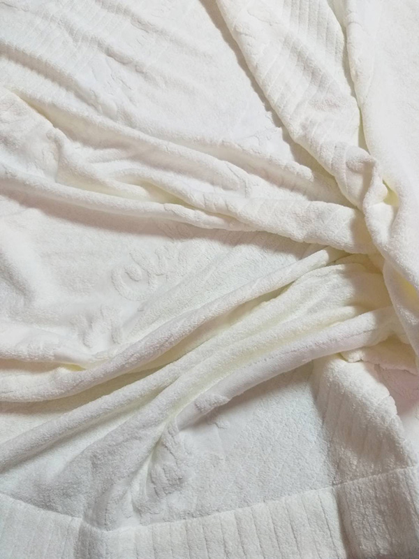 ผ้าห่มผืนใหญ่ Durty Club ราคาป้าย 4400 บาท (ของใหม่)