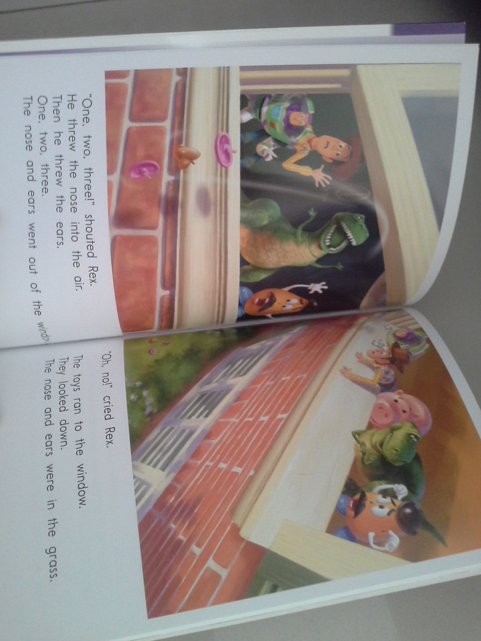 Disney Learning : Level 3 : Toy Story : Rex Tries to Juggle หนังสือหัดอ่านดิสนีย์ ระดับ3 ทอยสตอรี่ เรกซ์พยายามจะเล่นโยนลูกบอล