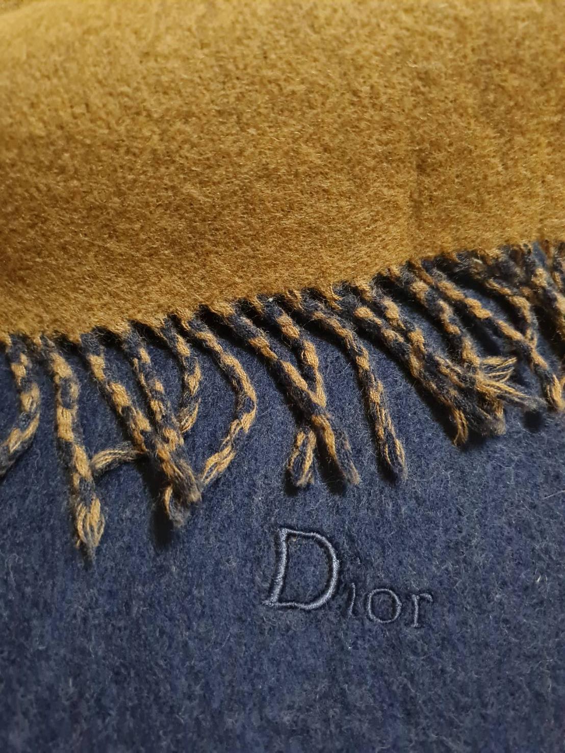 ผ้าพันคอ Dior WOOL ติดลบหนักๆ (ของใหม่)