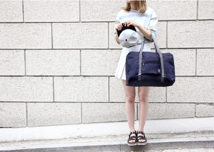 Wind Blows กระเป๋าเดินทางพับเก็บได้ เสียบที่จับกระเป๋าเดินทางได้ มีซิปรูดตอนพับเก็บ สำหรับการเดินทาง ท่องเที่ยว