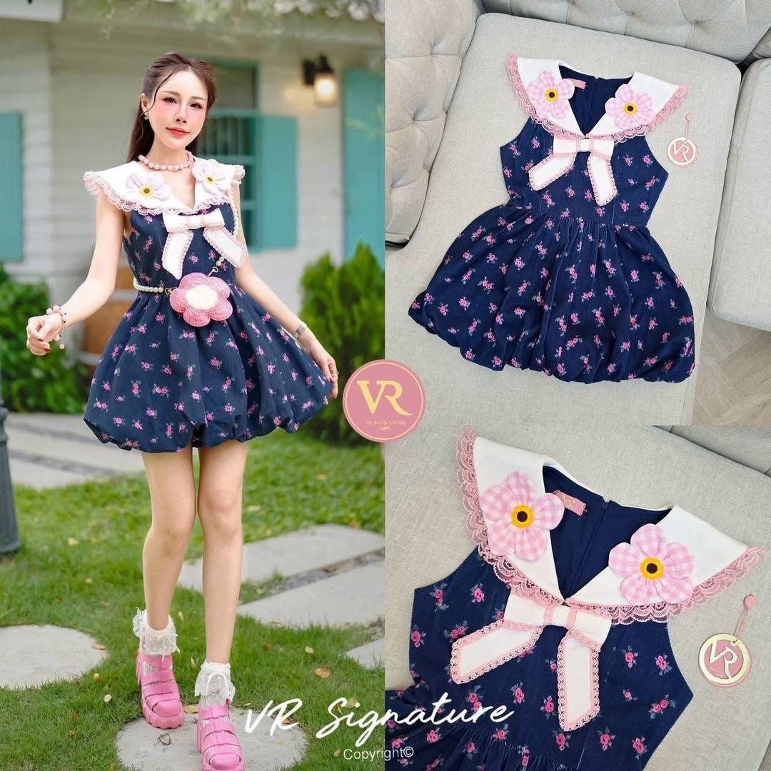 Dress คอปกแต่งระบายลูกไม้ แต่งดอกไม้3D ช่วงปก แต่งโบว์ด้านหน้า ช่วงเอวเข้ารูป ช่วงกระโปรงทรงบอลลูนแต่งพอง มีซับกางเกงขาสั้นด้ ใส่สบาย : สินค้าคุณภาพ (พร้อมส่ง)