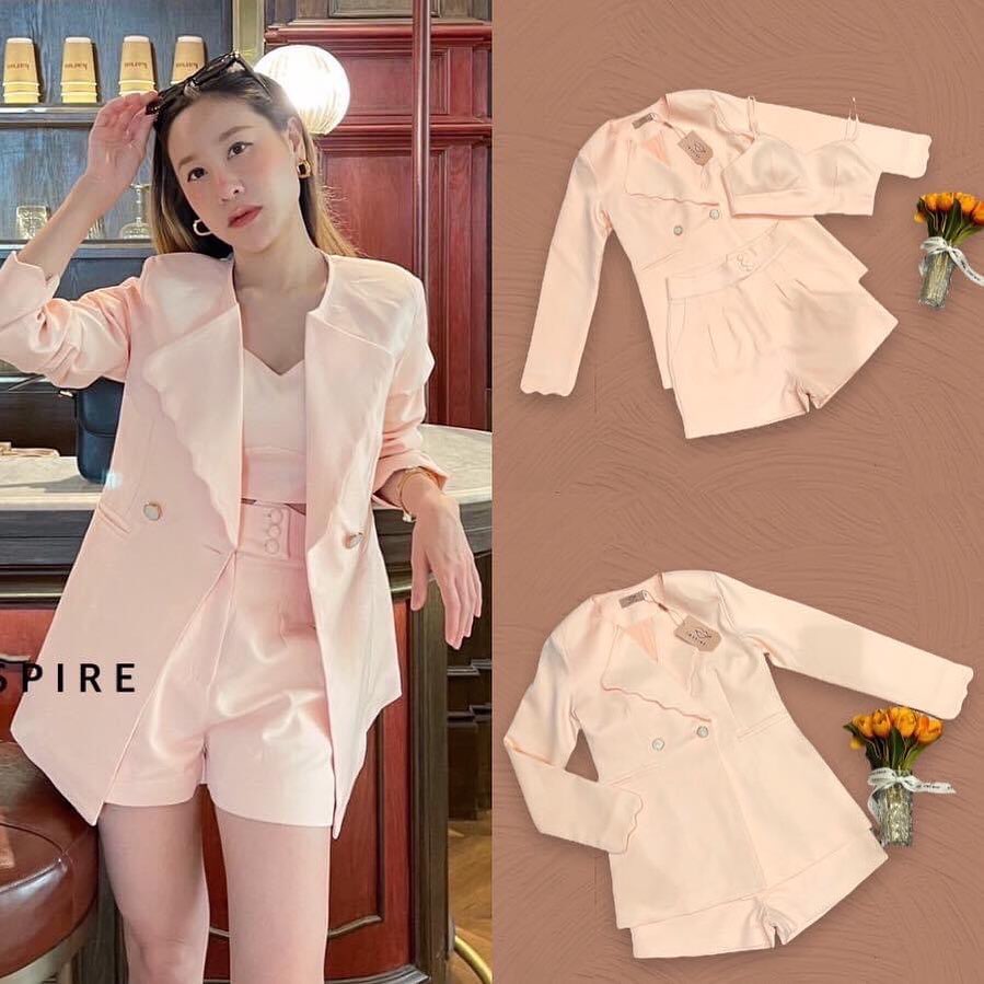 ชุดเซท3ชิ้น เสื้อครอปสายเดี่ยว สีขาวดูสะอาดตา หน้าอกเว้าลงทรงบลา มีบลาในตัว สายปรับระดับได้ไม่ต้องกลัวโป๊ค่ะ มาคู่กับกางเกงขาสั้นเอวสูง สินค้าคุณภาพ (พร้อมส่ง)