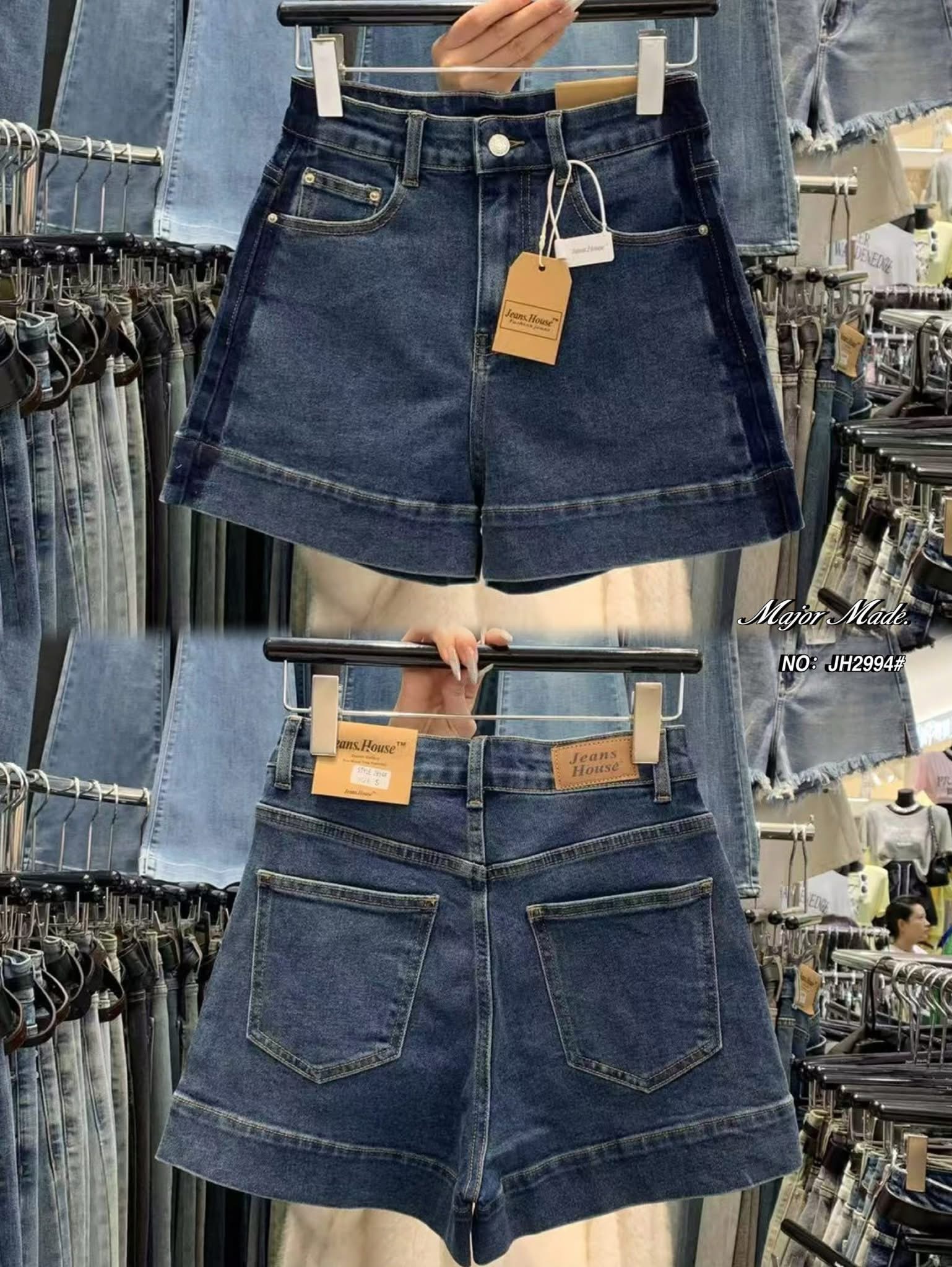 กางเกงยีนส์ขาสั้น ทรงเอวสูง รุ่นนี้บอกเลยทรงสวยมาก (เนื้อผ้ายีนส์ยืด )ดีเทลแต่งแถบข้างสีทูทร2ข้าง เก๋ๆ ใส่สบาย : สินค้าคุณภาพ (พร้อมส่ง)