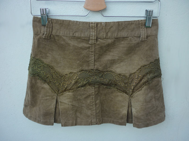 กระโปรงผ้าลูกฟูกแต่งลูกไม้จีบทวิช สวยน่ารักมาก 29-34-12