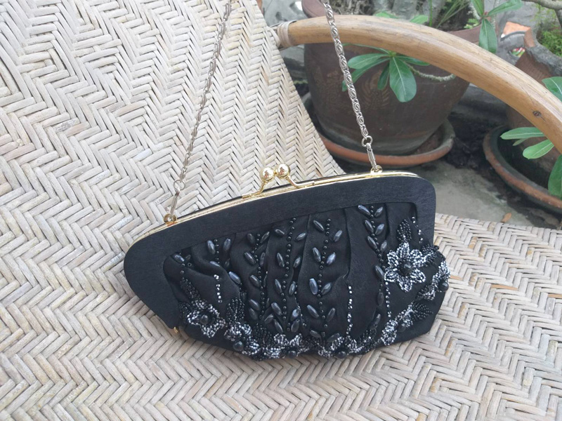 กระเป๋าออกงาน ทรงเฉียง เก๋มาก สวยมาก (ของใหม่)