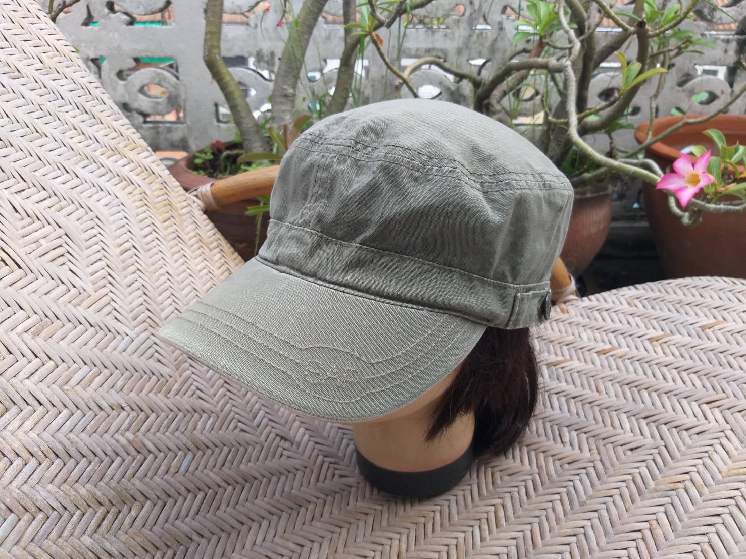 หมวกแก๊ปทรงนิวส์บอย GAP