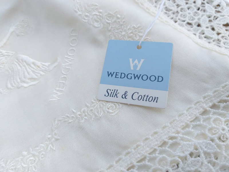 ผ้าเช็ดหน้าสุดหรู WEDGWOOD ผ้า Silk+Cotton