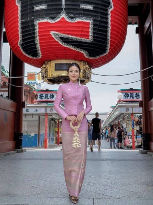 เซท 2 ชิ้น ชุดไทยประยุกต์เสื้อแขนยาวกระดุมหน้าคอตั้ง แมทซ์กับผ้าถุงสำเร็จรูป สินค้าคุณภาพ (พร้อมส่ง)