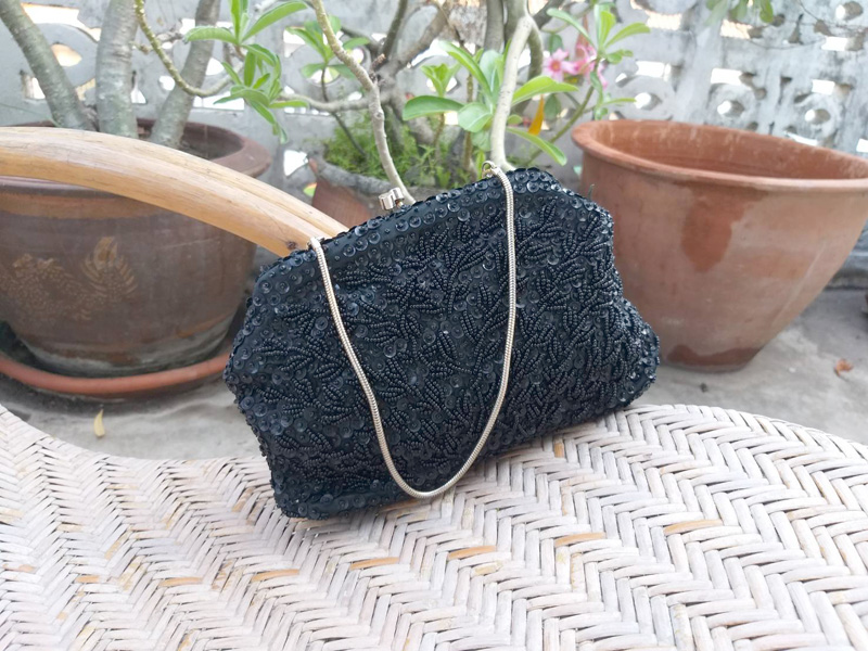 กระเป๋าหรูออกงานร้อยลูกปัด ปักเลื่อมทั้งใบ สวยมากๆๆ