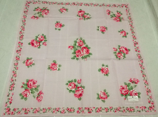 ผ้าเช็ดหน้าแบรนด์เนม Pierre Balmain หวานมาก