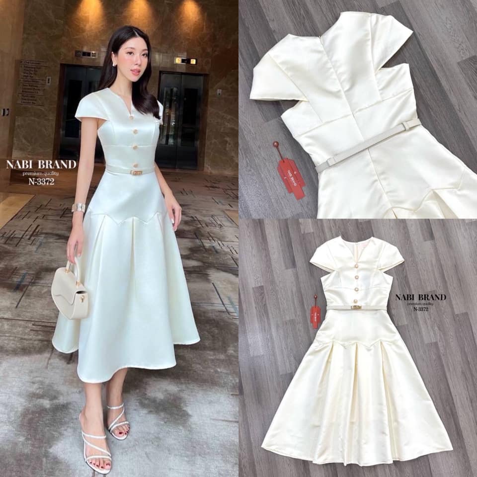 เดรสยาวทรงคลุมแขน คอวี ด้านหน้าแต่งกระดุม ช่วงบนเป็นทรงเข้ารูป ช่วงอกเสริมบรา มีซับในอย่างดี มาพร้อมกับเข็มขัดหัวทอง : สินค้าคุณภาพ (พร้อมส่ง)