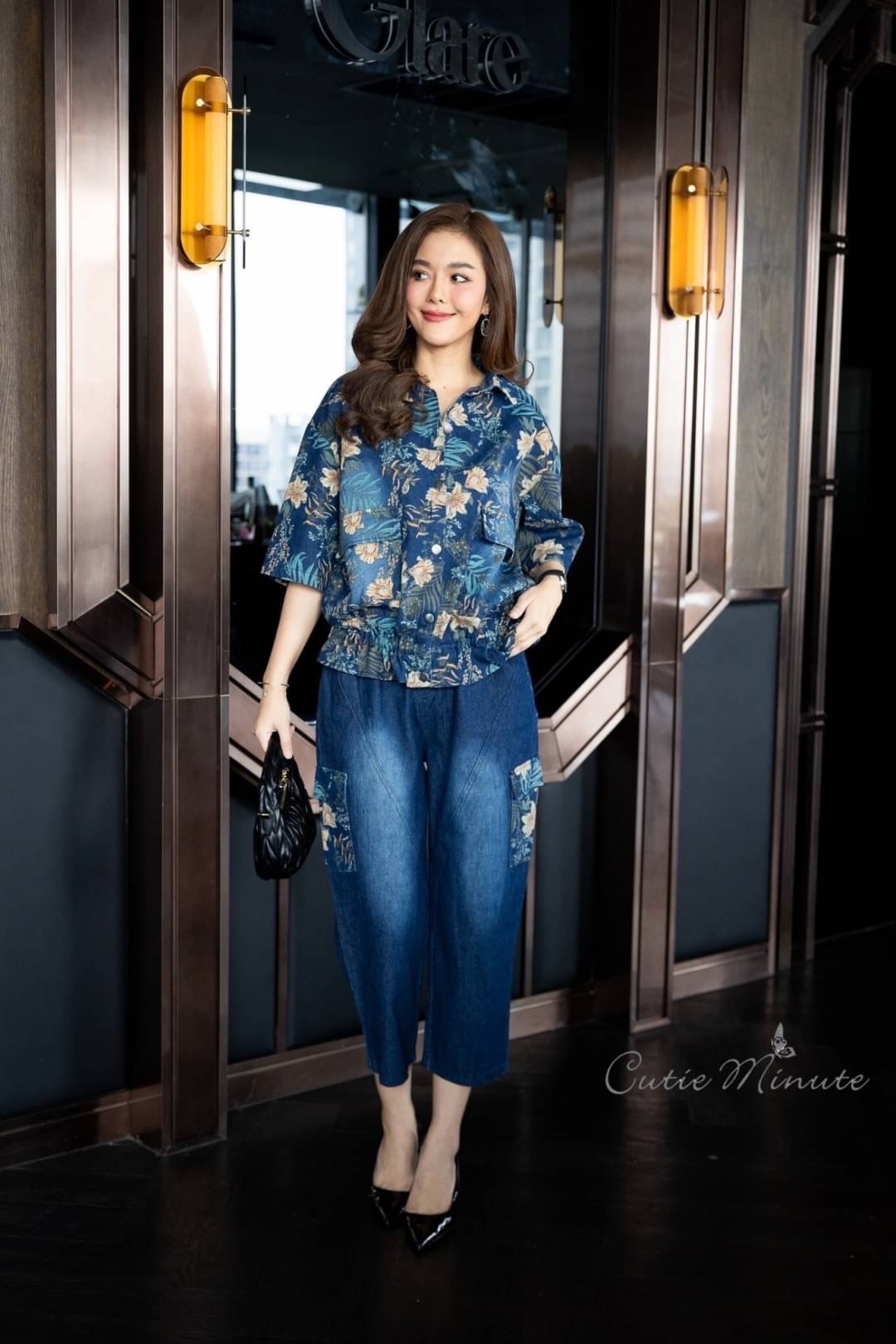 ชุดเซ็ทเสื้อ+กางเกง ผ้ายีนส์เกรดพรีเมี่ยมฟอก ทั้งตัว เนื้อผ้าหนากำลังดี มีความยืดหยุ่นเสื้อ ทรงเก๋มากค่ะ ใส่สบาย : สินค้าคุณภาพ (พร้อมส่ง)