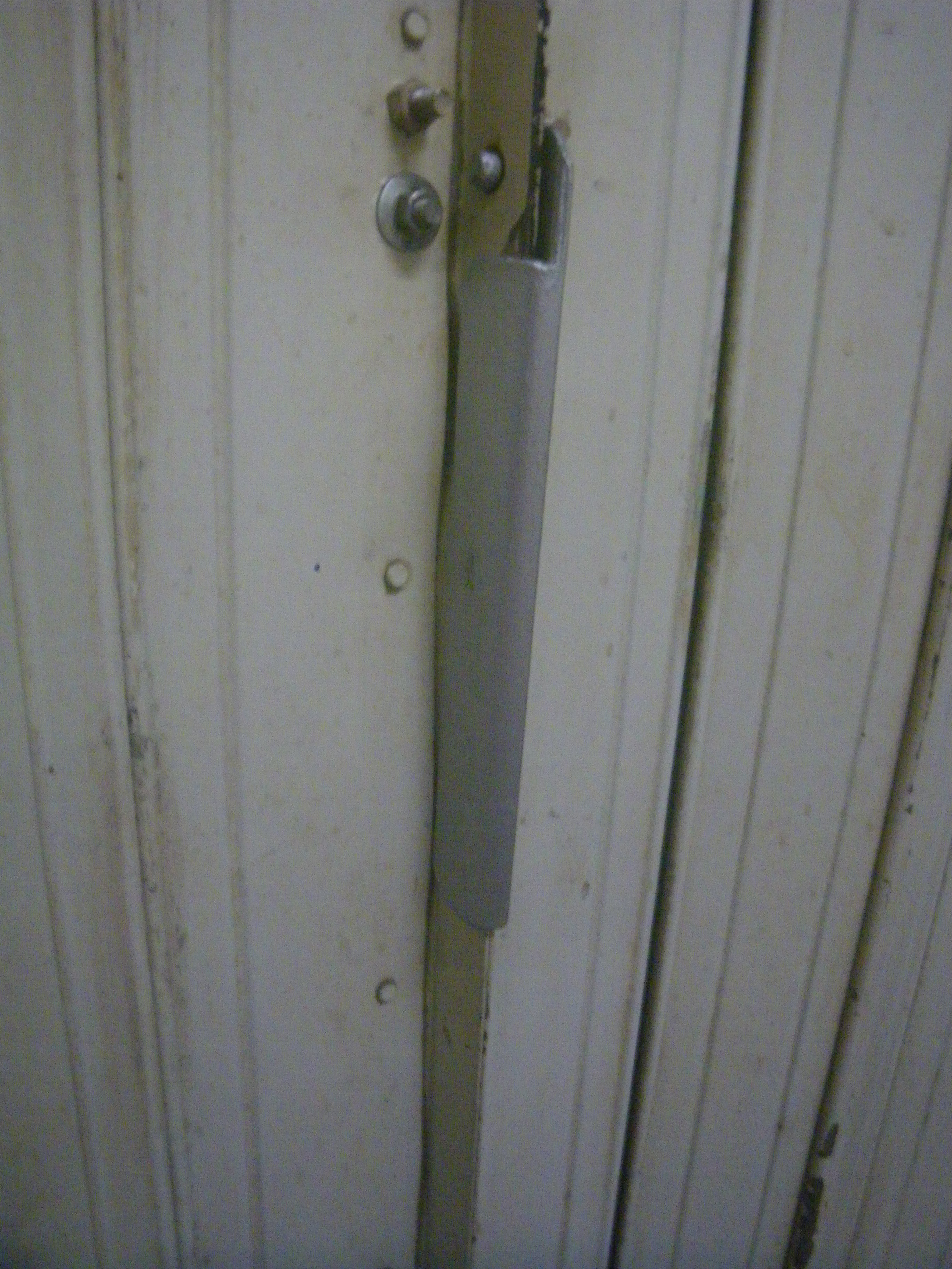 ชุดอุปกรณ์ป้องกันขโมย โจรงัดประตูหน้าบ้าน (อุปกรณ์ล็อคประตูบังตา+ อุปกรณ์แผ่นบังกุญแจประตูเหล็กหน้าบ้าน)