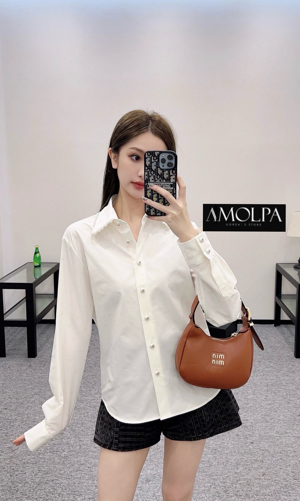 SHIRT CC คอลเลคชั่นใหม่ ตัวเสื้อเป็นเชิ้ต CHANELเนื้อผ้าลายCC แต่งกระดุมมุขช่วงปก งานสวยม๊ากกกก ใส่สบาย : สินค้าคุณภาพ (พร้อมส่ง)