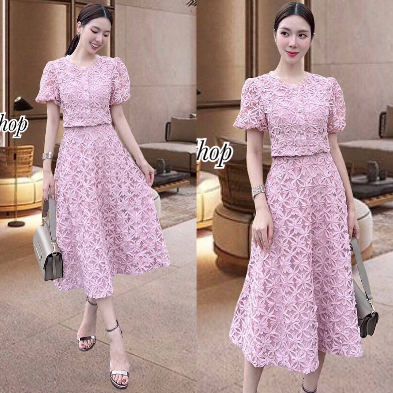 เซ็ท2ชิ้น เสื้อลูกไม้กระดุมหน้าทรงแขนตุ๊กตาน่ารัก ความยาวเสื้อกำลังดีไม่สั้นเอวไม่ลอยนะคะ มาพร้อมกระโปรงเอวสูงทรงสวย สินค้าคุณภาพ (พร้อมส่ง)