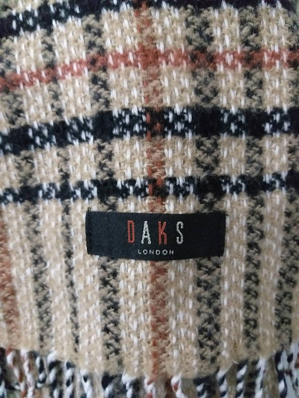 ผ้าคลุมไหล่ DAKS สวยมาก อุ่นมาก (ของใหม่)