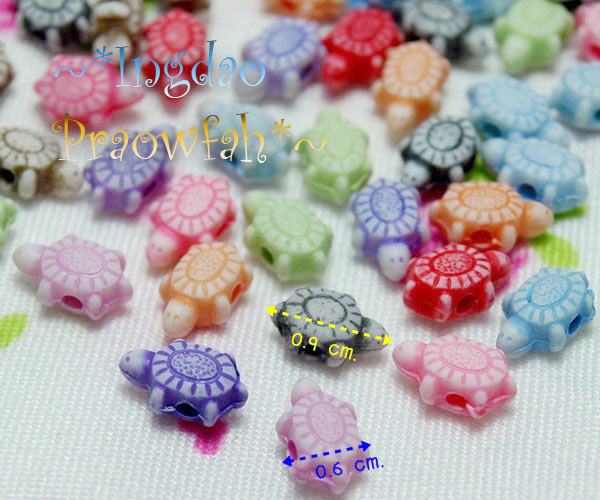 4093mt ลูกปัดอะครีลิคเต่าจิ๋ว กว้าง 0.6 ซม. x ยาว 0.9 ซม. คละสี (10 กรัม 70 ชิ้น)